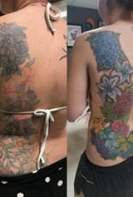 Татуювання, що охоплюють дівчаток на задній частині барвисті малюнок татуювання квітка татуювання