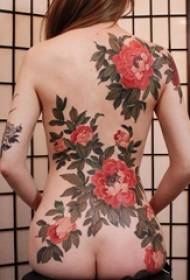 gadis tato kembali di bagian belakang dicat gambar tato bunga
