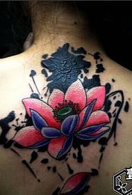 skönhet rygg nackatmosfär av bläck tatuering mönster bild
