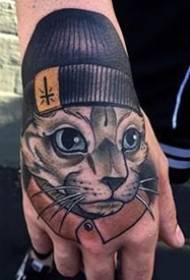 Tato tangan kembali kucing: Apresiasi 9 desain tato kucing di bagian belakang bunga besar