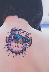 søt sinne Liten fisk tatoveringsbilde på ryggen