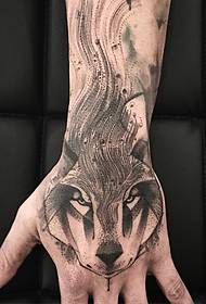 hand back wolf tattoo pattern