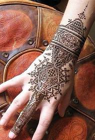 fashioned hand back Henna tattoo is young