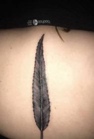 I-tattoo iphethini emuva intombazane yesifazane ngemuva kwesithombe se-feather emnyama