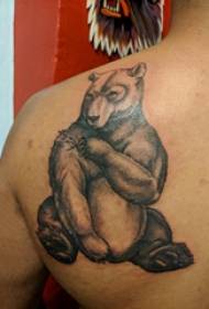 Meninos de tatuagem de urso gordo nas imagens de tatuagem de urso preto nas costas
