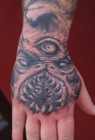 la parte posterior del patrón del tatuaje del ojo del monstruo