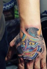 rankos nugaros klasikinės spalvos mažos pražnos tatuiruotės raštas