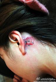 modello di tatuaggio del latte piccolo orecchio ragazza