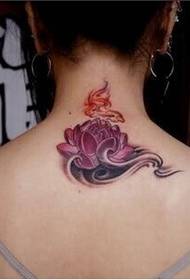 vakkert rosa hals tatoveringsbilde i full blomst