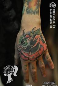Patrón de tatuaje de ojo de rosa de moda a mano