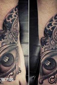нога реална шема на тетоважа на очите
