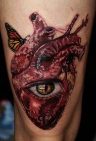 dažytas drugelis su raudonos širdies tatuiruotės raštu