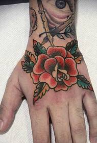 hånd-tilbake farge blomster tatoveringsmønster ganske iøynefallende