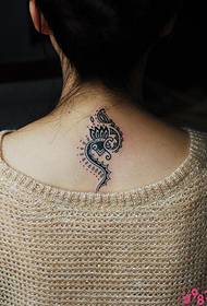 Fashion fanm nan bèl lotus totem tattoo foto mòd