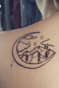 极简线条纹身 女生后背上月亮和山脉纹身图片