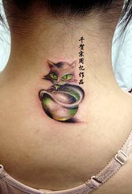 kvinne nakke totem katt tatovering