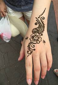 Street girl's hand back Henna tattoo picture is very fashionable