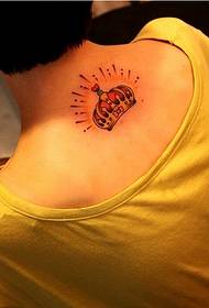 female Neck beautiful and stylish good-looking crown tattoo pattern pictures