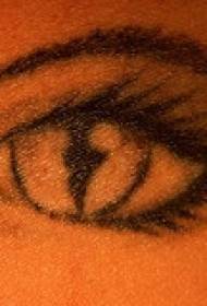 tikroviškas katės akių tatuiruotės modelis