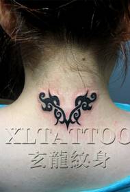 figura tetovaže za vrat totem