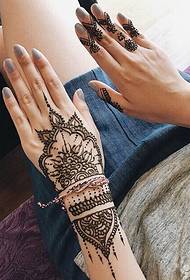 a set of suitable for fashion girls' hands back Henna tattoo tattoo
