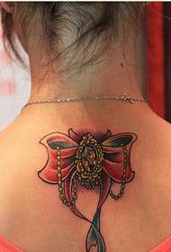 imagen femenina del tatuaje del arco del color atractivo de la moda del cuello femenino