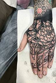 ruka-späť tradičné línie chryzantémy realistické tetovanie vzor