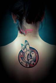 創意兔子後頸紋身圖片