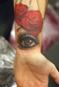 cổ tay hiện thực Hoa hồng đỏ với mẫu hình xăm mắt bí ẩn