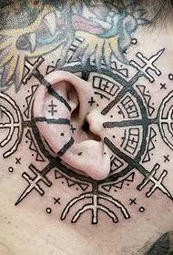 17 bold minimalist ear part tattoo pattern