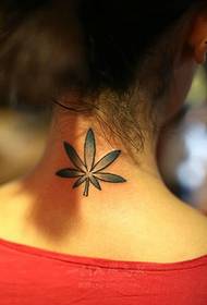 weiblech Hals schéi a schéi Faarf Cannabis Blat Tattoo Bild