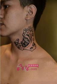imagen de tatuaje de máquina de tatuaje de cuello de personalidad hermosa