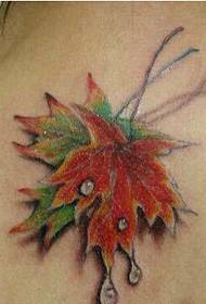 kız boyun güzel güzel görünümlü akçaağaç yaprağı dövme resmi