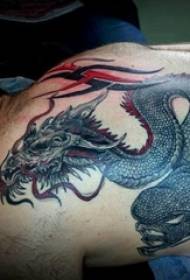 Draco figure tattoos Threicae draco volans, masculus a tergo color imaginibus