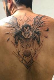 Пеколен филм за тетоважа момче на задниот дел од црната слика за тетоважа со смрт