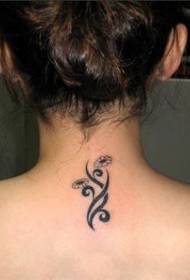 Kakla Totem ziedu tetovējuma modeļa attēls