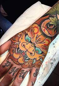 hand back lion tattoo pattern