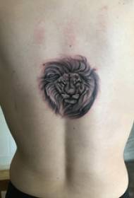 nenos na parte traseira punto negro punteado simple liña abstracta tatuaxe león pequeno animal