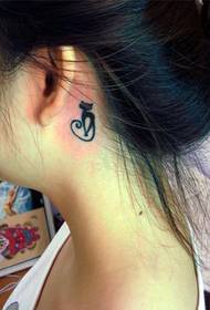 popularny wzór tatuażu kot ucho