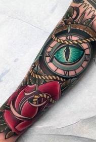 brazo misterioso cor vella escola misterioso con patrón de tatuaxe rosa de ollos