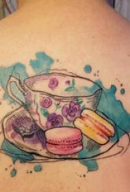 食品とティーカップのタトゥーの写真の背中に背中のタトゥーの女性の女の子