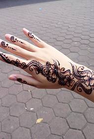 clear and delicate hand-backed Henna tattoo pattern
