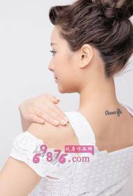 Imatge del tatuatge al coll de Yang Lan núvia del cucut