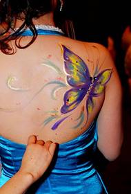 patrón de tatuaje de mariposa guapa espalda belleza
