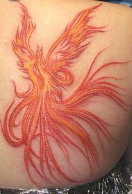 женска задња ватра феникс тетоважа