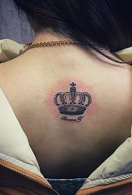 мода едноставна пита слика за тетоважа со мала круна