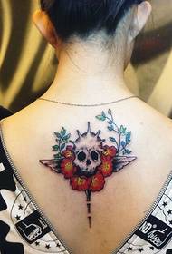 skull 花环 个性 背 tattoo