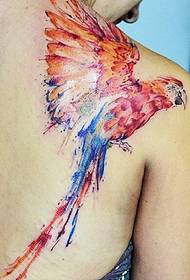 vrouwelijke rug schouder kleur Bird tattoo patroon