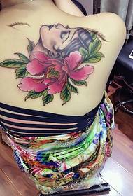 seksi hrbet s seksi cvetnim vzorcem tatoo