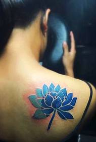 men's back blue Lotus tattoo pattern is very interesting